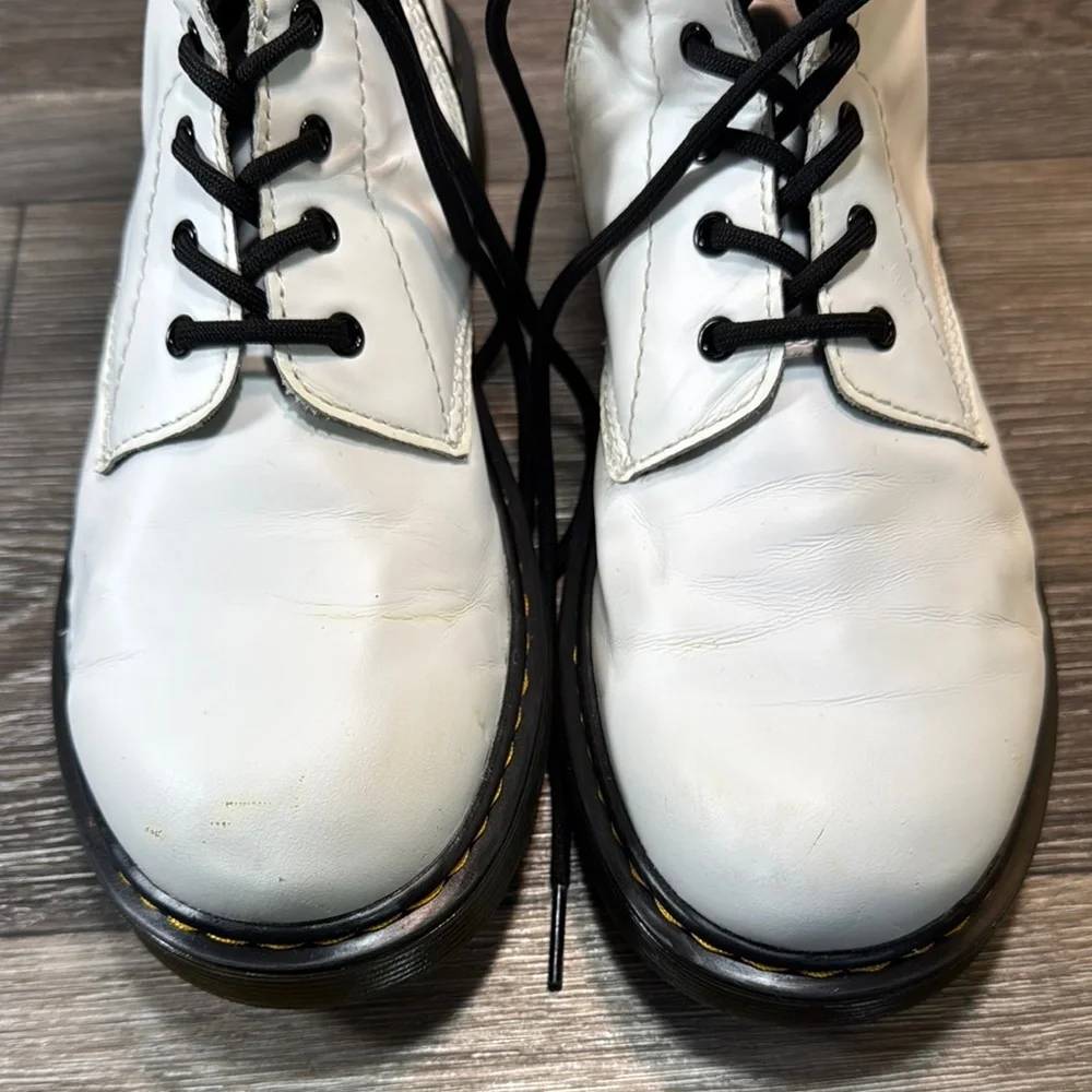Dr Martens  White Leather Lace-Up Boots woman’s size 7 (s36)